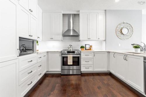 Η κουζίνα ή μικρή κουζίνα στο Large Luxury 2 Bedroom Unit