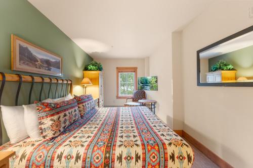 a bedroom with a large bed and a window at Expedition Station 8574 by Summit County Mountain Retreats in Snake River Health Services Incorporated Heliport