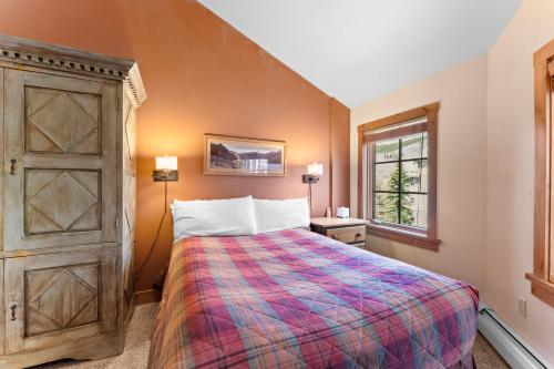 Ένα ή περισσότερα κρεβάτια σε δωμάτιο στο Expedition Station 8624