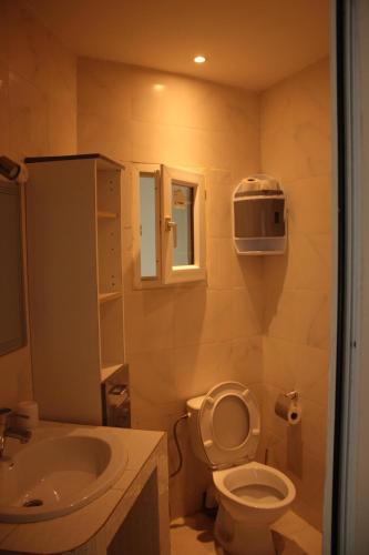 Gallery image of VILLA LUCIANA CHAMBRES D HOTEs in Mbour