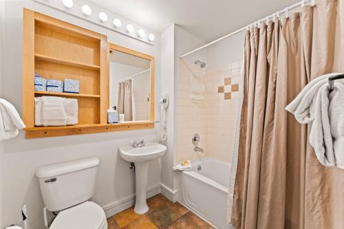 Koupelna v ubytování Silver Mill 8222 by Summit County Mountain Retreats