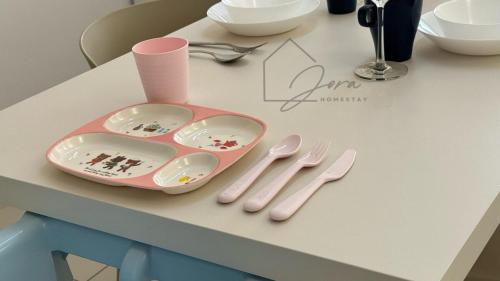 Φωτογραφία από το άλμπουμ του Twin Tower Residence Brand New Minimalist Suite 7pax 3 Min Walk from CIQ σε Johor Bahru