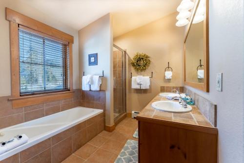 Koupelna v ubytování Elk Run Villas 9576 by Summit County Mountain Retreats