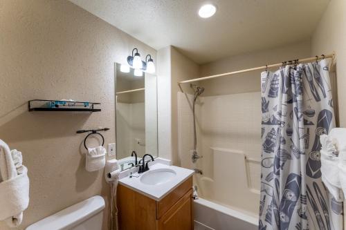 Koupelna v ubytování Hidden River Lodge 5942 by Summit County Mountain Retreats