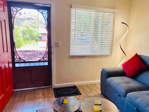 Billede fra billedgalleriet på Romantic Cottage! King bed! Private hottub! Uptown! i Sedona