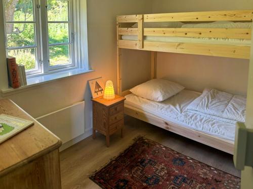 Katil atau katil-katil dalam bilik di Historic Forest House In Mols Bjerge With Sea View