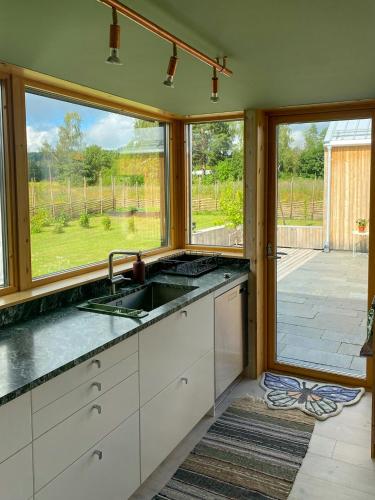 Φωτογραφία από το άλμπουμ του Architect-Designed House Near Orbaden Beach σε Vallsta