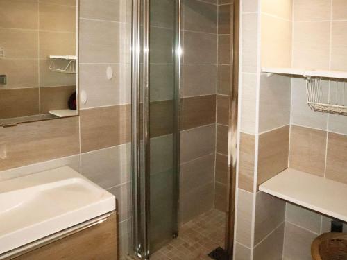Appartement Proche Télésiège avec Balcon Sud et Parking - FR-1-322-684