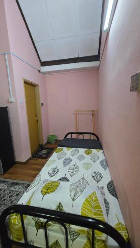 a bedroom with a bed in a room at D Santai Homestay in Kuala Terengganu