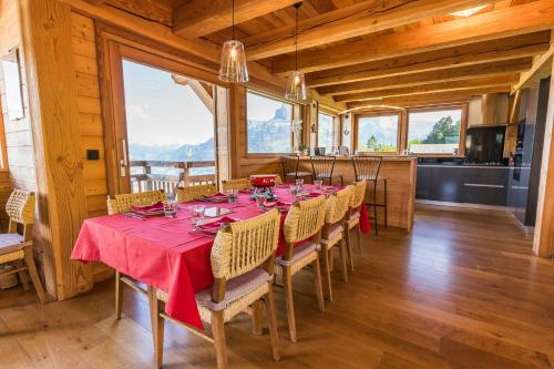 Fotografie z fotogalerie ubytování Modern Chalet Near Megève With Somptuous Views v destinaci Combloux