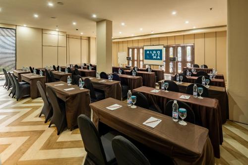 Algoritma Hotelにあるビジネスエリアまたは会議室