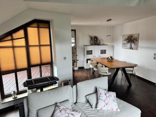 a living room with a couch and a table at Deluxe Maisonette Ferienwohnung in Köditz