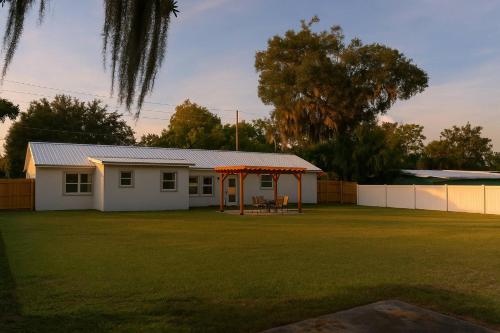 Κήπος έξω από το Downtown Mount Dora Hideaway