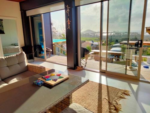 Πισίνα στο ή κοντά στο Seaview Beach House Karikari