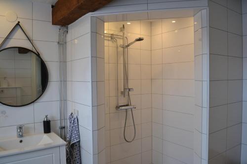 Kylpyhuone majoituspaikassa Uddebogård 2