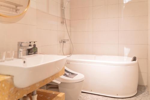Bilik mandi di 29 Homestay Cầu Giấy