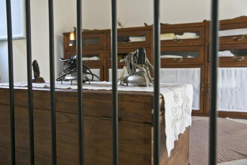 Двухъярусная кровать или двухъярусные кровати в номере La Via del Carretto B&B