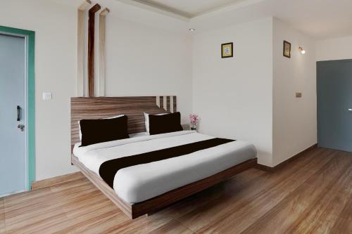 Collection O Vaishno Devi Temple Formerly Hotel The Leafにあるベッド
