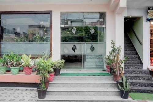 Collection O Vaishno Devi Temple Formerly Hotel The Leafにある庭