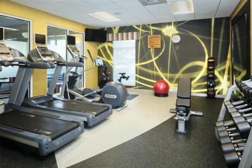Fitness centrum a/nebo fitness zařízení v ubytování Hilton Garden Inn Corvallis