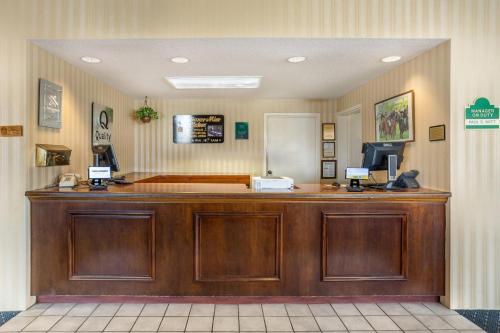 Lobi atau kawasan kaunter penerimaan di Quality Inn Gettysburg Battlefield