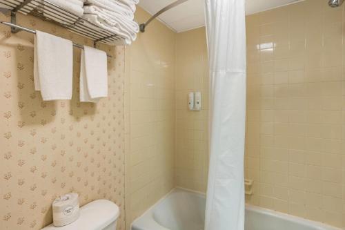 Bilik mandi di Quality Inn Gettysburg Battlefield