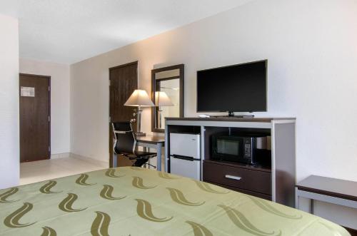 Η κουζίνα ή μικρή κουζίνα στο Quality Inn