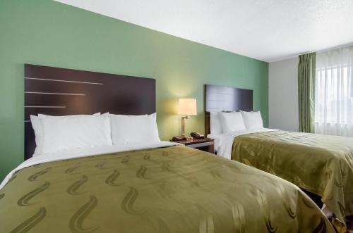 Ένα ή περισσότερα κρεβάτια σε δωμάτιο στο Quality Inn