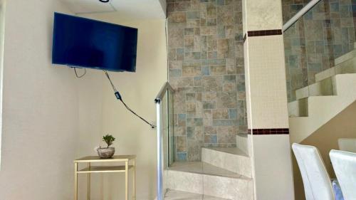 TV a/nebo společenská místnost v ubytování Casa amarilla los volcanes