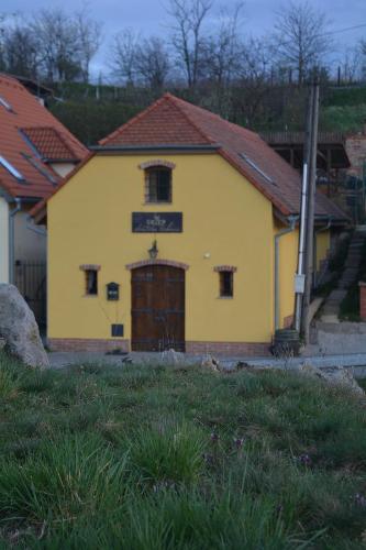 Penzion Sklep Sv. Urbanaの外観または入り口