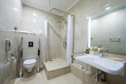 Central City Hotel Grozny tesisinde bir banyo