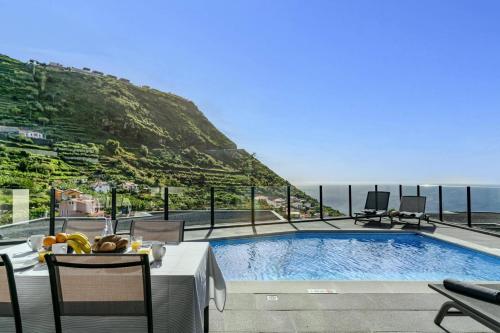 Villa Calheta Charm by Villa Plus
