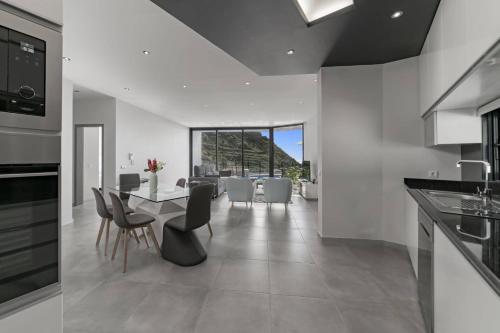 Villa Calheta Charm by Villa Plus
