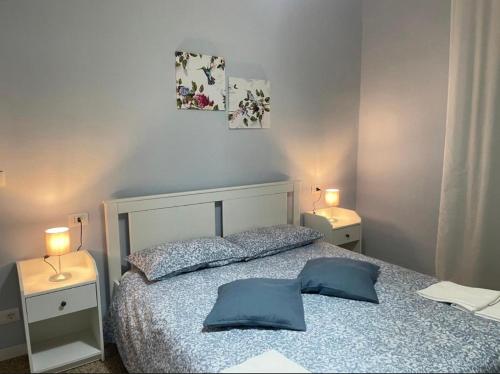 Una cama o camas en una habitación de Downtown Private room