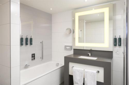 Vannituba majutusasutuses DoubleTree by Hilton Luxembourg