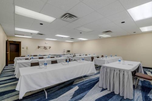 Бизнес-центр и/или конференц-зал в Comfort Inn Bismarck