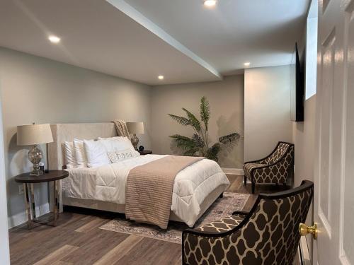 a bedroom with a bed and two chairs at The Highland Oasis in Ephrata
