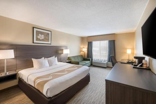 Postel nebo postele na pokoji v ubytování Quality Inn & Suites Fishkill South near I-84