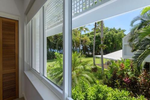 O grădină în afara Port Douglas Mirage Villa 451