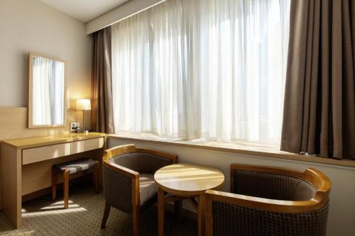 a hotel room with a table and chairs and a window at Hotel Venue-G Seoul in Seoul