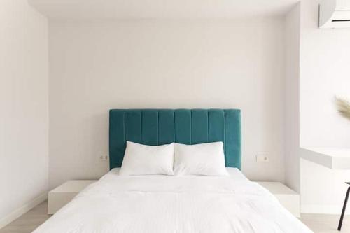 Gambar di galeri bagi Happy Oum di Tbilisi City