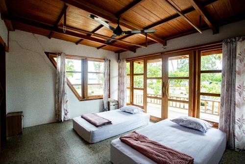 Кровать или кровати в номере Mentawai Balcony