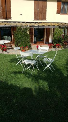 a white table and chairs in a yard at Agriturismo Ca' di Mazza in Monzuno