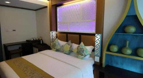 a bedroom with a bed with a window and a bed sidx sidx sidx at Phi Phi Nice Beach Hotel Hip in Phi Phi Don