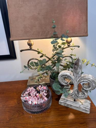 a table with a potted plant and a bowl of flowers at The Highland Oasis in Ephrata