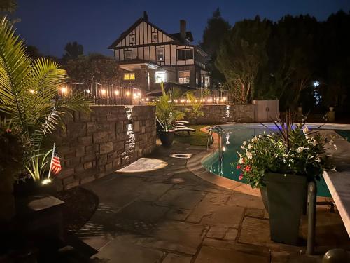 a house with a swimming pool at night at The Highland Oasis in Ephrata