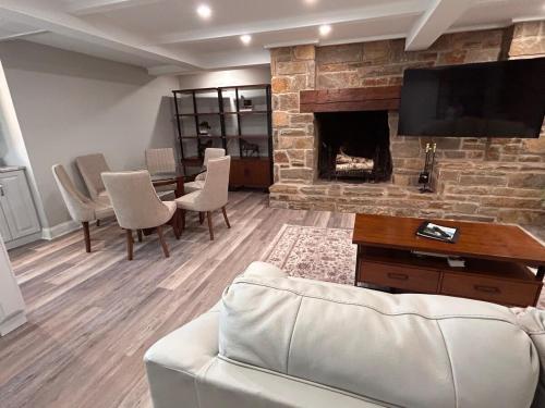 a living room with a couch and a fireplace at The Highland Oasis in Ephrata