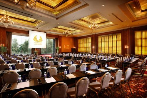 a conference room with long tables and chairs at V-Continent Beijing Parkview Wuzhou Hotel in Beijing
