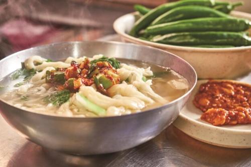 Makanan di atau berdekatan apartmen
