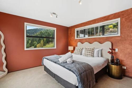Ένα ή περισσότερα κρεβάτια σε δωμάτιο στο Luxury Lakeview Retreat